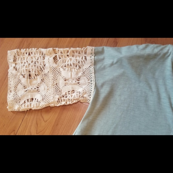 Host Pick ✔Flowy Crotchet bell Sleeve yoke tie top - Picture 4 of 5